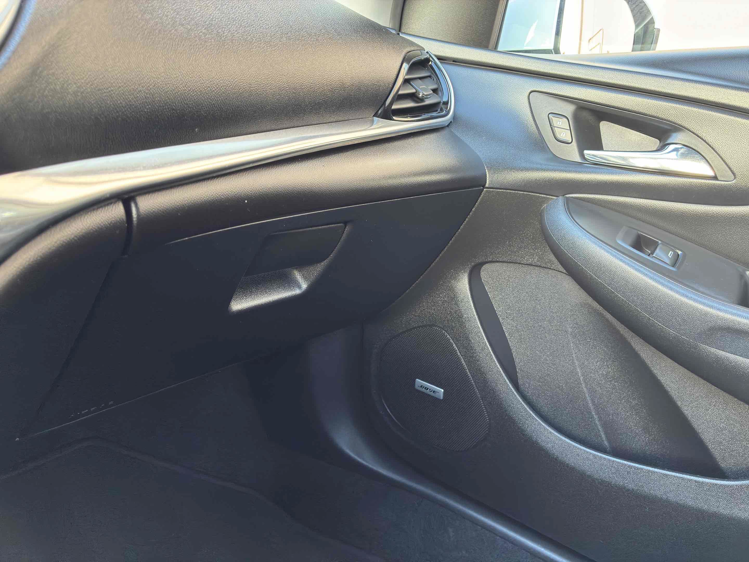 Used 2018 Chevrolet Volt Premier FWD image 29