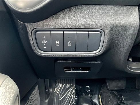 Used 2025 Kia Soul LX w/ LX Technology Package FWD image 16