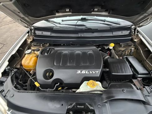 Used 2011 Dodge Journey Lux w/ Flexible Seating Group image 9