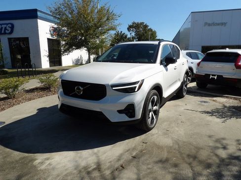 New 2026 Volvo XC40 B5 Plus w/ Protection Package Premier image 3