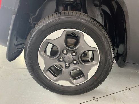 Used 2018 Jeep Renegade Sport w/ Power & Air Group AWD/4WD image 17