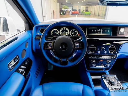 Used 2024 Rolls-Royce Phantom Sedan RWD image 27