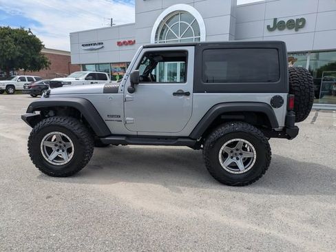 Used 2018 Jeep Wrangler Sport AWD/4WD image 7