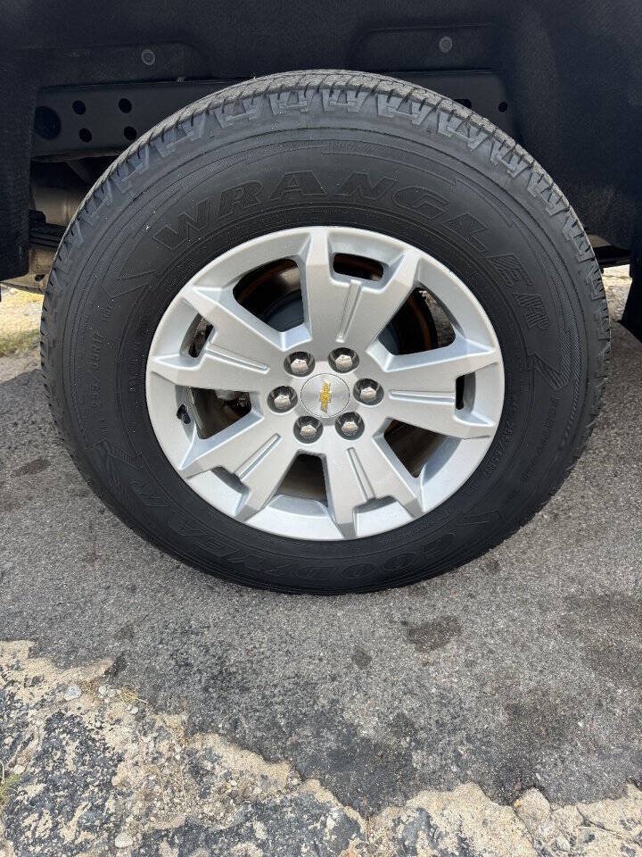 Used 2020 Chevrolet Colorado LT w/ Safety Package RWD image 9
