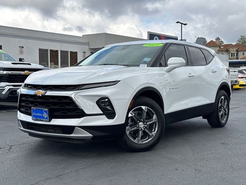 Used 2025 Chevrolet Blazer LT image 2