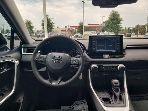 Used 2022 Toyota RAV4 LE AWD/4WD image 23