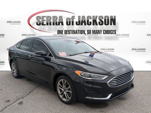 Used 2019 Ford Fusion SEL image 2