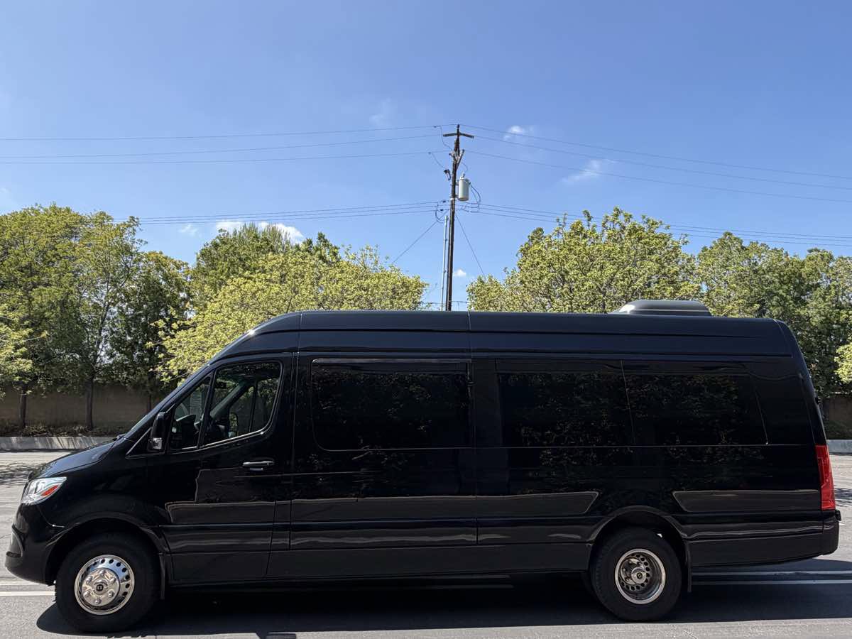 Used 2022 Mercedes-Benz Sprinter 3500 image 2