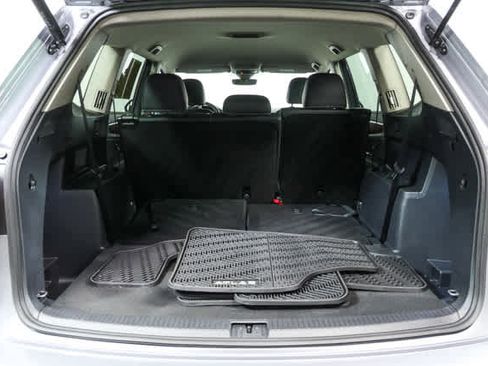 Certified 2025 Volkswagen Atlas SE image 30