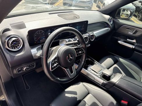 Used 2022 Mercedes-Benz GLB 250 w/ Premium Package Lite image 19