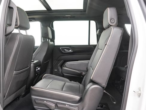Used 2023 GMC Yukon XL SLT w/ SLT Premium Package AWD/4WD image 16