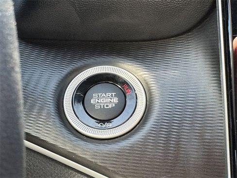 Used 2023 Jeep Grand Cherokee Altitude image 17