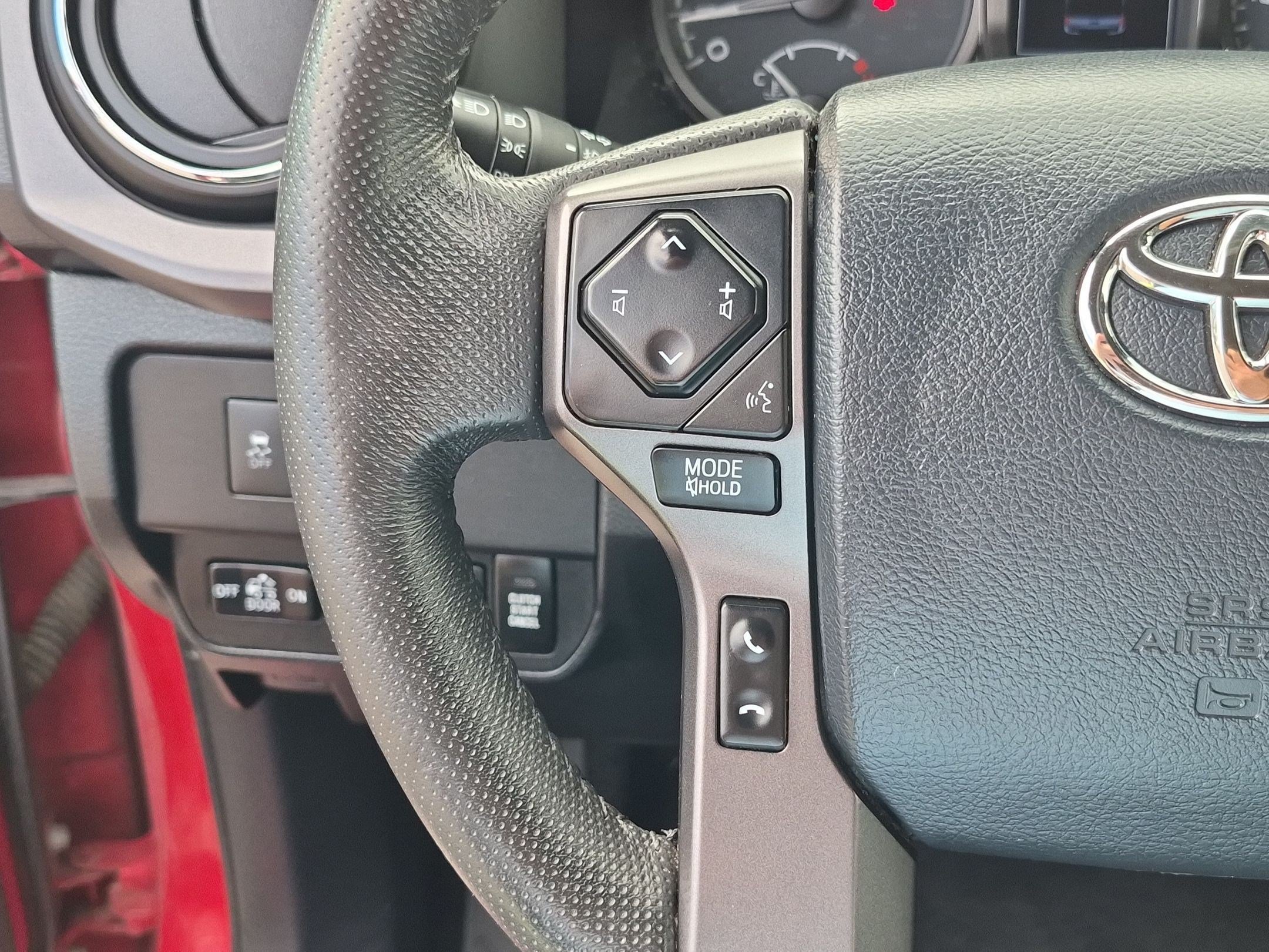 Used 2020 Toyota Tacoma TRD Off-Road w/ Technology Package AWD/4WD image 19