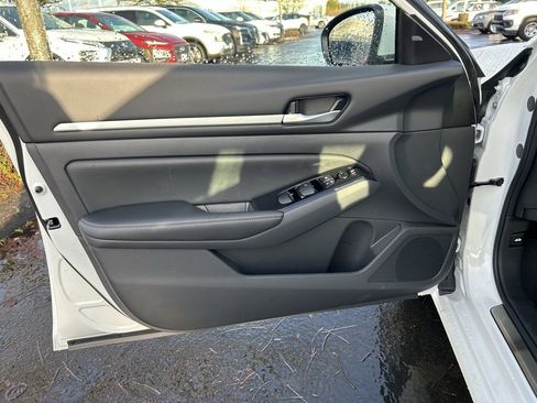 Used 2025 Nissan Altima 2.5 SL image 9