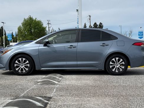 Used 2022 Toyota Corolla LE image 2