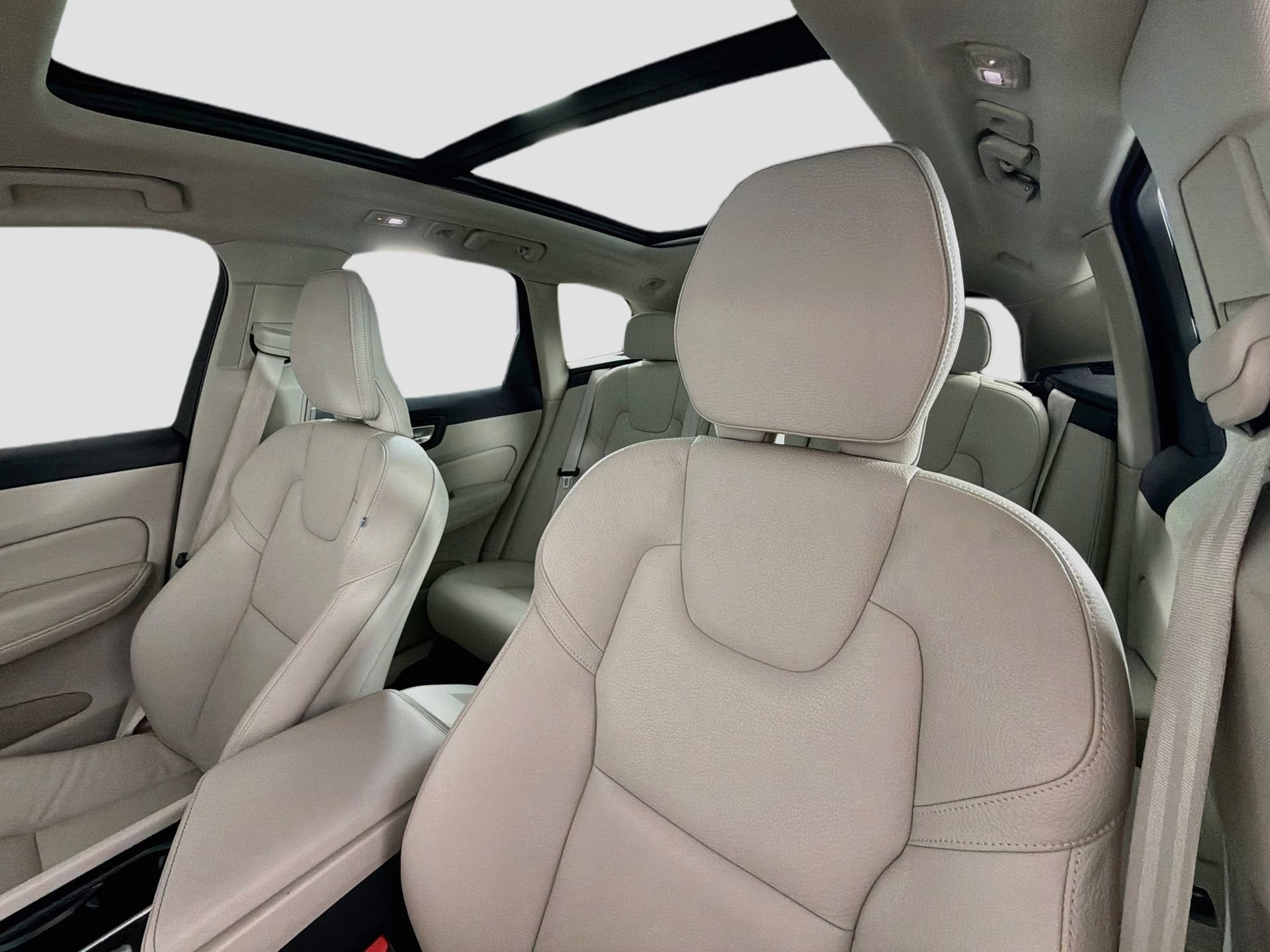Certified 2023 Volvo XC60 B5 Plus w/ Protection Package Premier FWD image 20