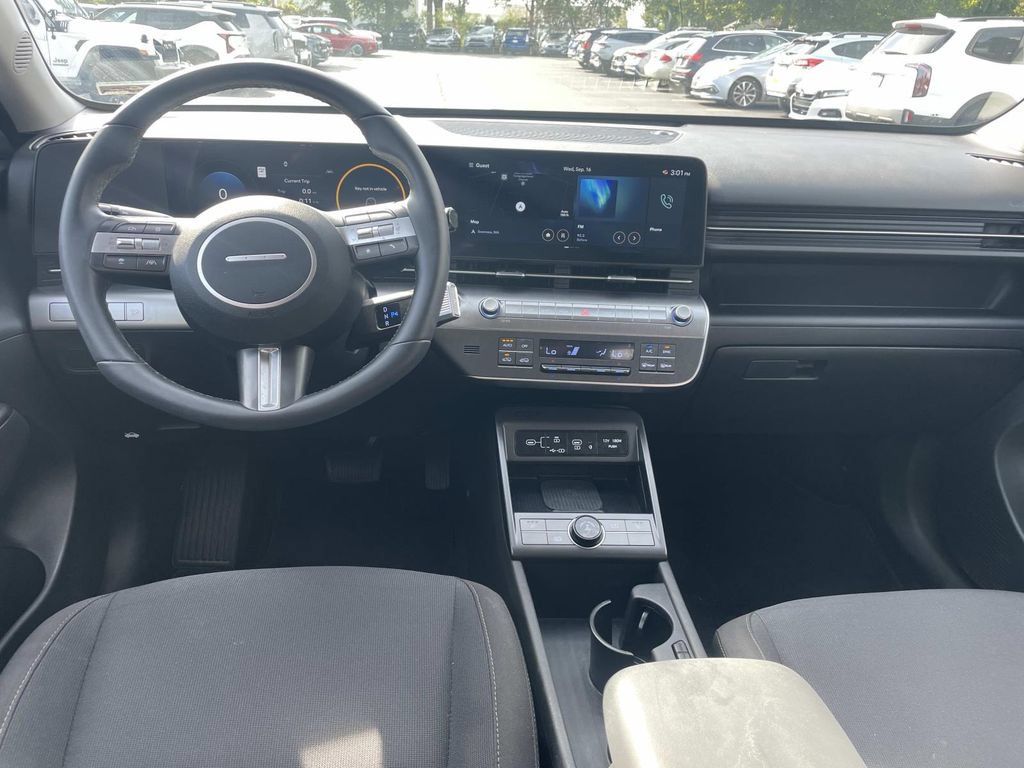 Used 2025 Hyundai Kona SEL AWD/4WD image 12