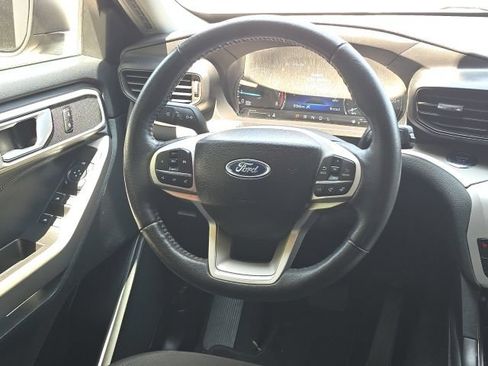 Used 2023 Ford Explorer XLT RWD image 38