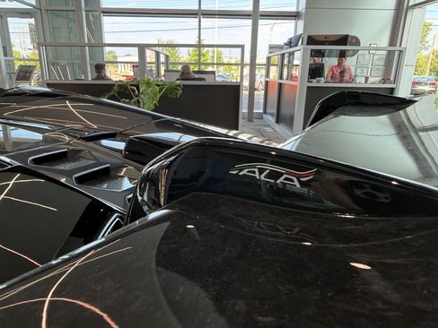 Used 2019 Lamborghini Huracan Performante AWD/4WD image 34