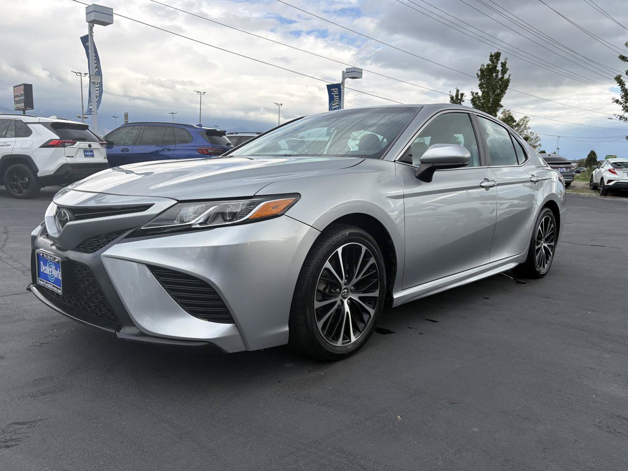Used 2020 Toyota Camry SE FWD image 3
