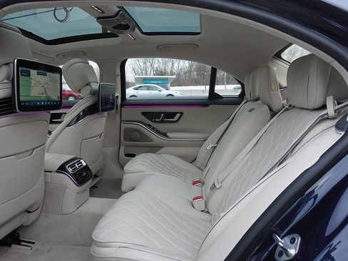 Used 2023 Mercedes-Benz S 580 4MATIC Sedan w/ 3D Technology Package image 43