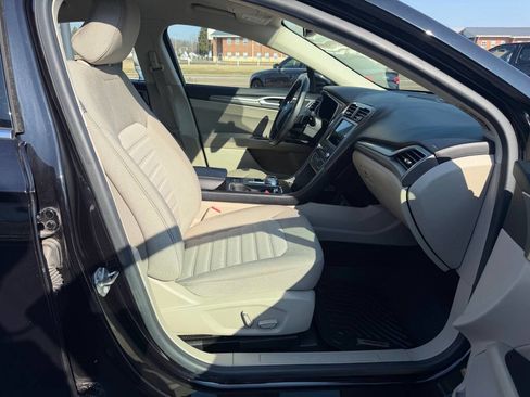 Used 2019 Ford Fusion SE image 11