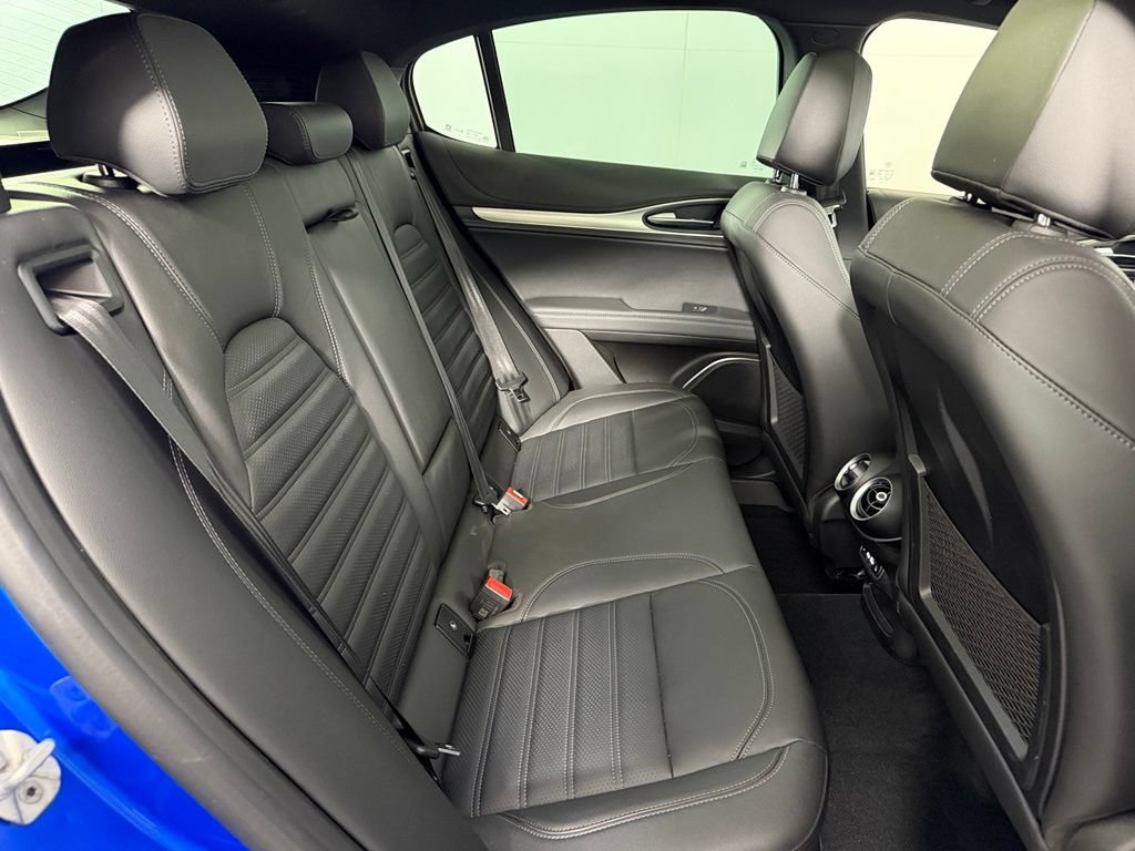 Used 2023 Alfa Romeo Stelvio Veloce AWD/4WD image 15