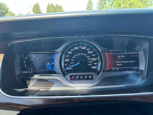 Used 2016 Ford Taurus Limited FWD image 11