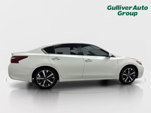 Used 2017 Nissan Altima 2.5 SR FWD image 9