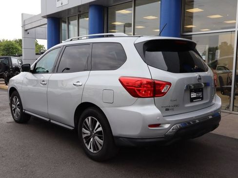 Used 2018 Nissan Pathfinder SL AWD/4WD image 3