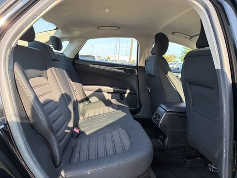 Used 2018 Ford Fusion SE w/ Fusion SE Technology Package FWD image 15