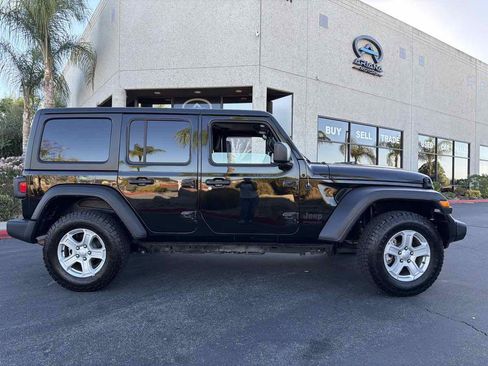 Used 2022 Jeep Wrangler Unlimited Sport AWD/4WD image 13