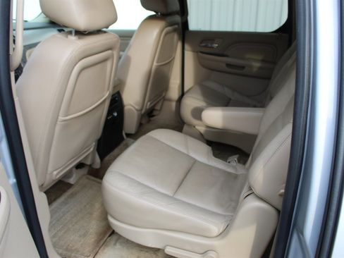 Used 2013 Cadillac Escalade ESV Premium image 7