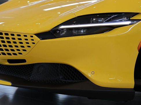 Certified 2025 Ferrari Roma Spider RWD image 20