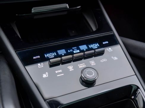 Certified 2024 Porsche Cayenne S image 28