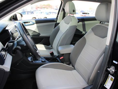 Certified 2022 Volkswagen Taos SE image 7