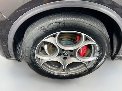 Used 2022 Alfa Romeo Stelvio Ti image 13