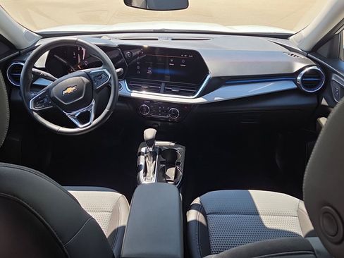 Used 2024 Chevrolet Trax LT w/ Driver Confidence Package FWD image 14