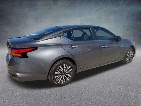 Used 2024 Nissan Altima 2.5 SV AWD/4WD image 5