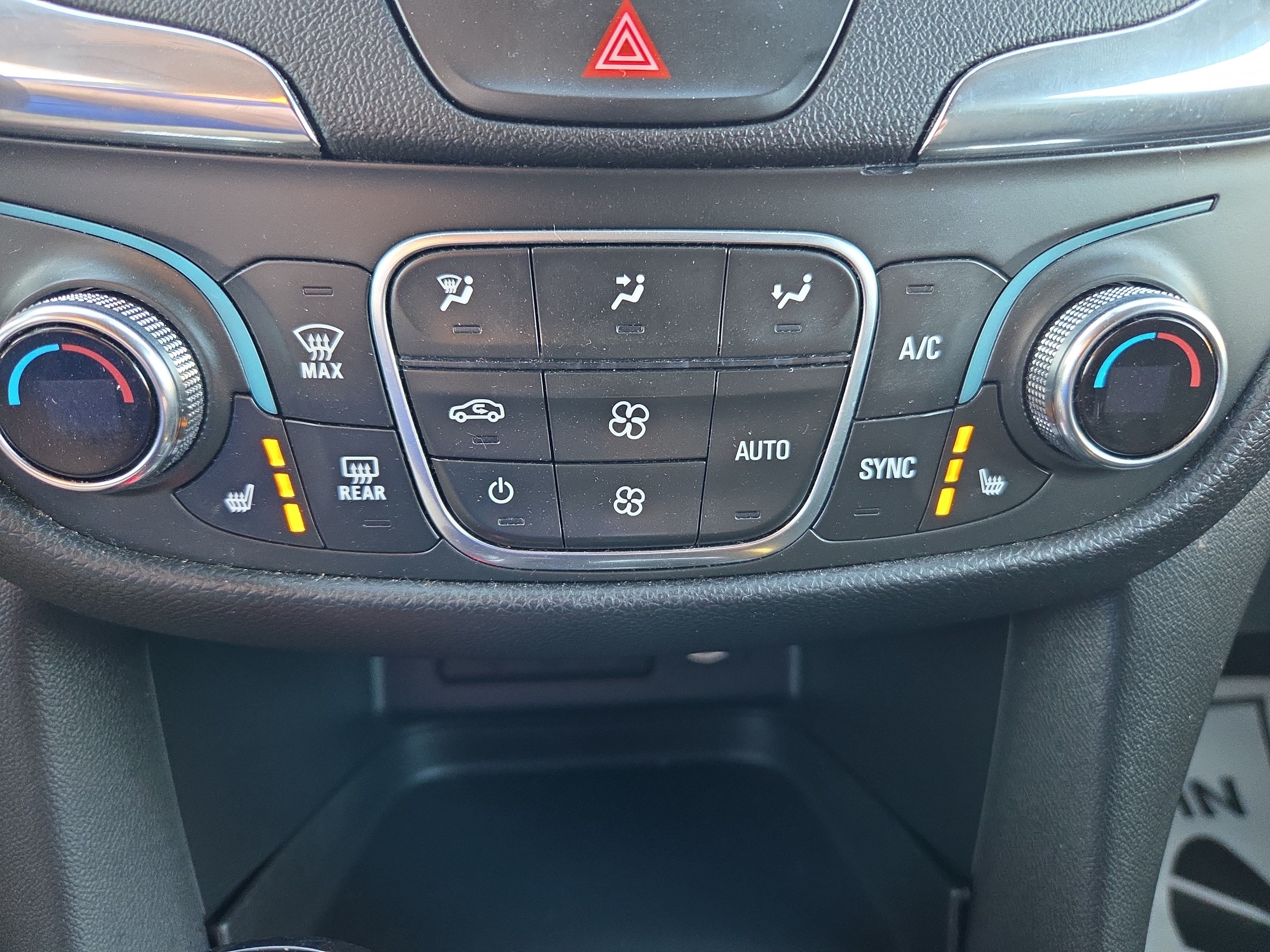 Used 2020 Chevrolet Equinox LT AWD/4WD image 28
