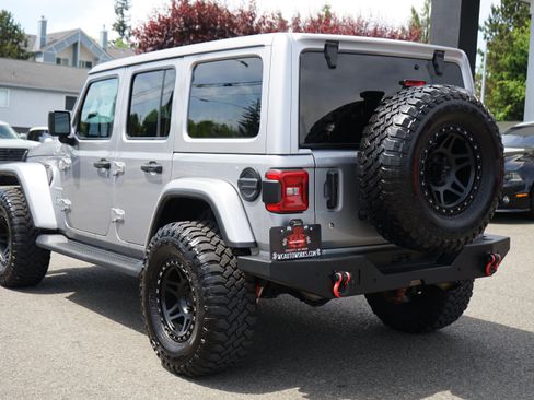Used 2020 Jeep Wrangler Unlimited Sahara AWD/4WD image 3