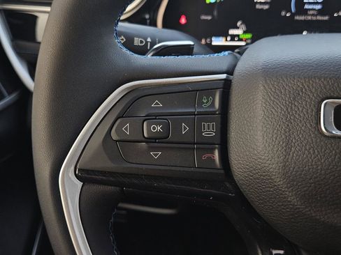 Used 2023 Jeep Grand Cherokee Trailhawk w/ Advanced Protech Group II AWD/4WD image 17