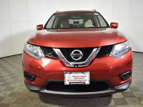 Used 2015 Nissan Rogue SV image 2