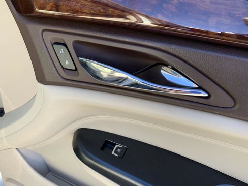 Used 2014 Cadillac SRX Luxury w/ Driver Awareness Package image 40