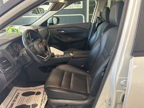 Used 2023 Nissan Rogue SV w/ SV Premium B Package FWD image 4