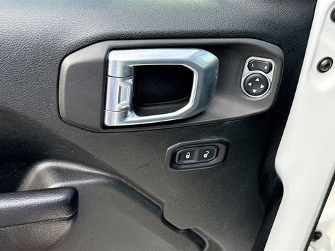 Used 2021 Jeep Wrangler Sport S image 19