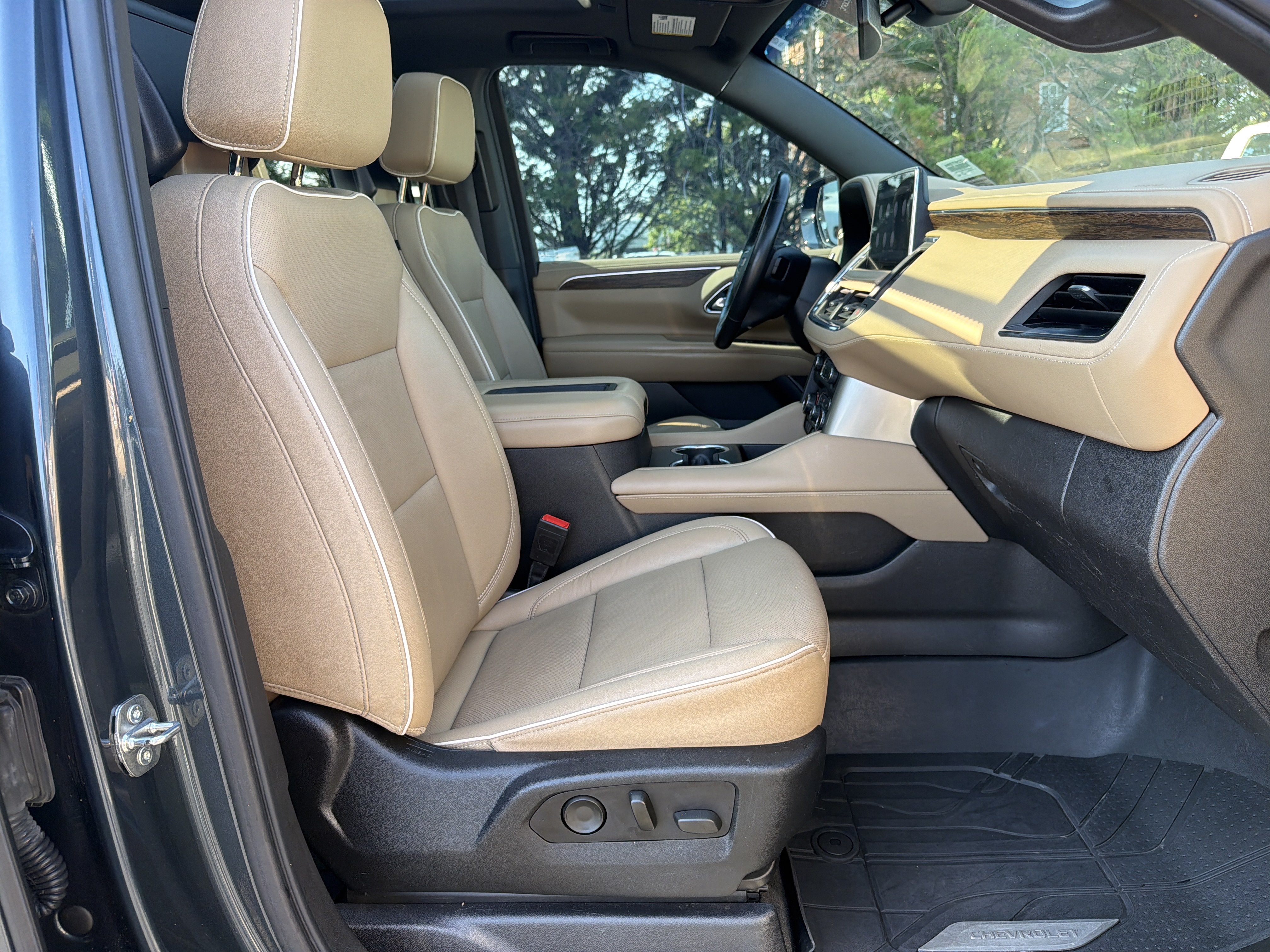 Used 2021 Chevrolet Suburban Premier AWD/4WD image 35