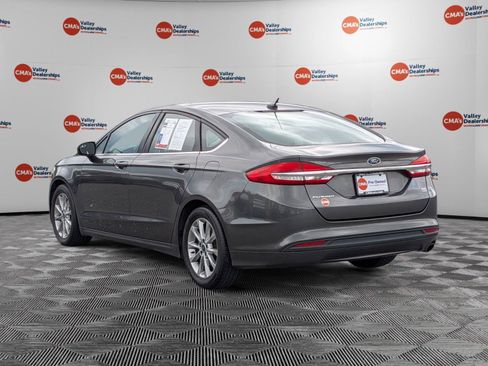 Used 2017 Ford Fusion SE FWD image 7