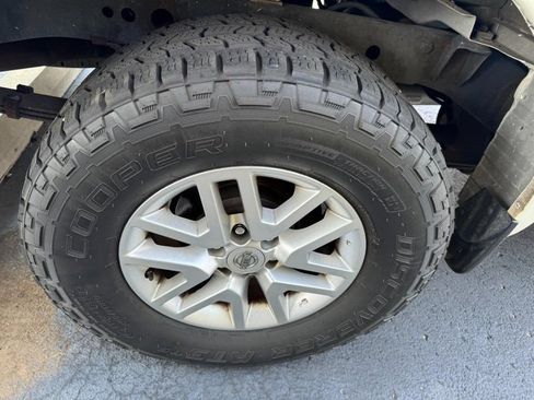 Used 2015 Nissan Frontier SV AWD/4WD image 3