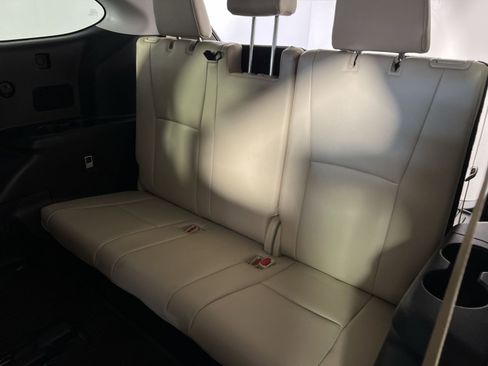 Used 2023 Toyota Highlander XLE image 26